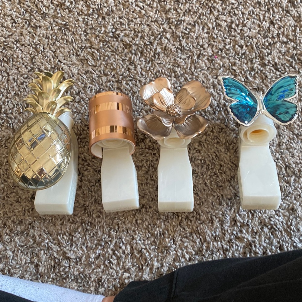 Bath n’ Body plug ins, like new, set of 4